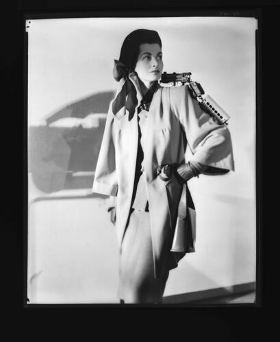 NP_NP05E1_1947_008C: Vogue May 1947, Wenda's fisrt shoot