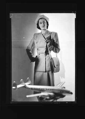 NP_NP05E1_1947_010A: Vogue May 1947,  Wenda's 1st shoot