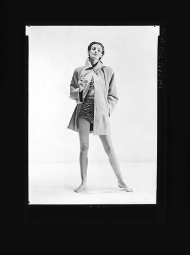 NP_NP05E1_1947_017B: Vogue July 1947