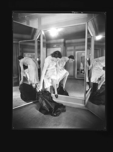 NP_NP05E1_1948_005A: The Lead (Dressing), Vogue