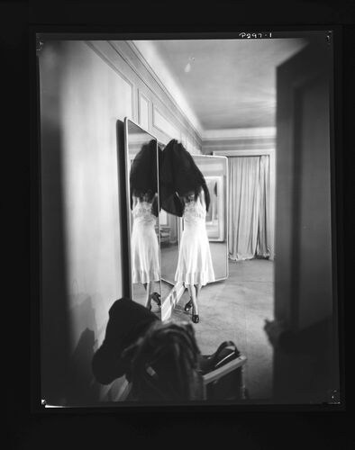 NP_NP05E1_1948_006A: The Lead (Dressing), Vogue