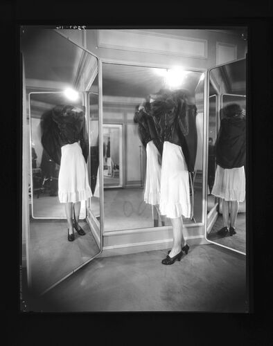 NP_NP05E1_1948_006B: The Lead (Dressing), Vogue