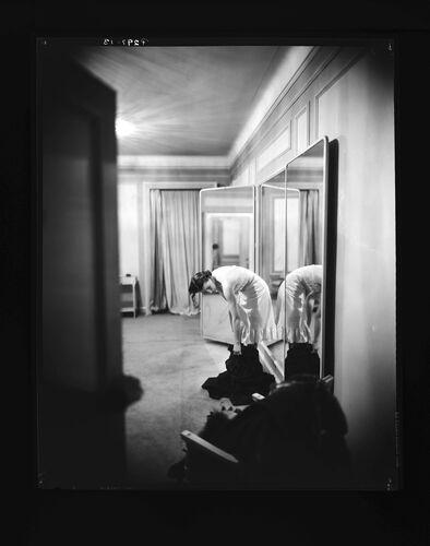 NP_NP05E1_1948_006D: The Lead (Dressing), Vogue