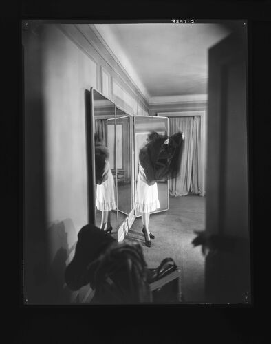 NP_NP05E1_1948_006F: The Lead (Dressing), Vogue