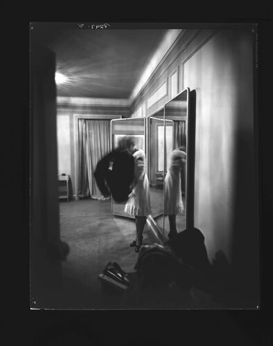 NP_NP05E1_1948_006G: The Lead (Dressing), Vogue