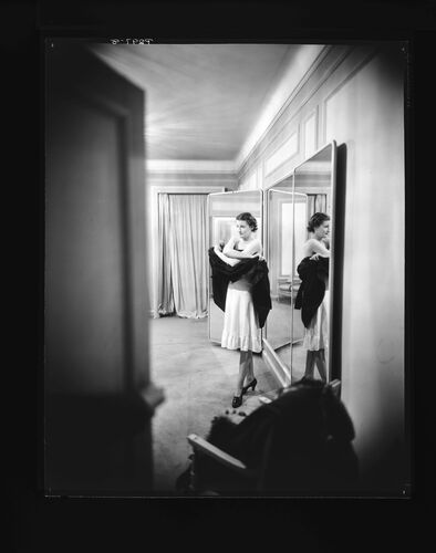 NP_NP05E1_1948_006H: The Lead (Dressing), Vogue