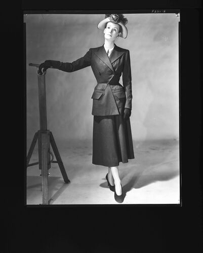 NP_NP05E1_1948_009D: London Collection