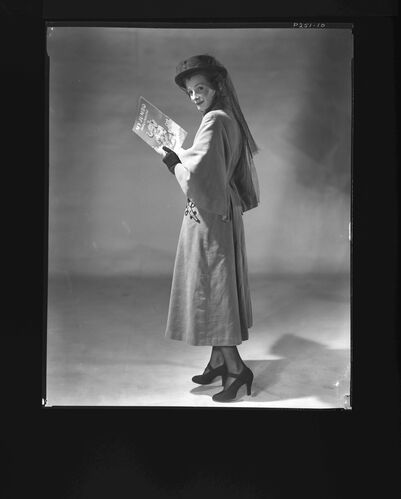 NP_NP05E1_1948_009E: London Collection