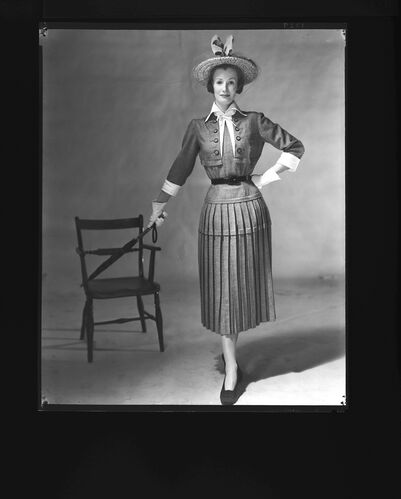 NP_NP05E1_1948_009F: London Collection