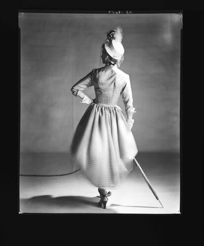 NP_NP05E1_1948_011F: London Collection