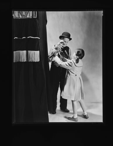 NP_NP05E1_1948_019B: Childrens Clothes