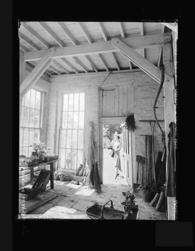 NP_NP05E1_1948_028: Vogue June 1948