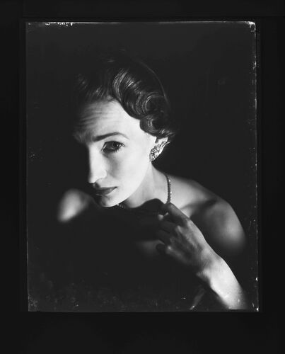 NP_NP05E1_1948_045G: The Lead