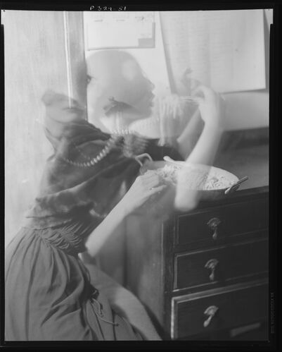 NP_NP05E2_1950_016D: Wenda eating Spaghetti