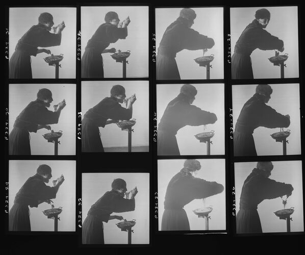 NP_NP05E2_1950_017C: Wenda eating Spaghetti