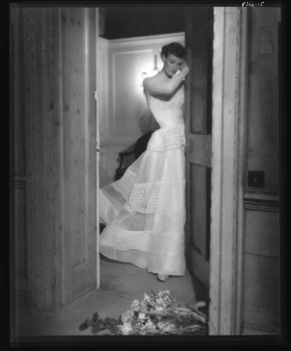 NP_NP05E2_1950_029: Hardy Amies