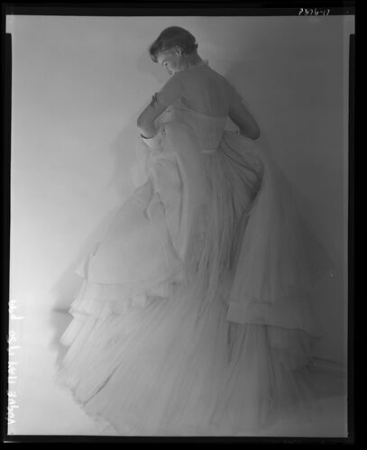 NP_NP05E2_1950_037: Wenda Parkinson