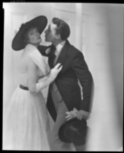 NP_NP05E2_1950_038C: The Kiss