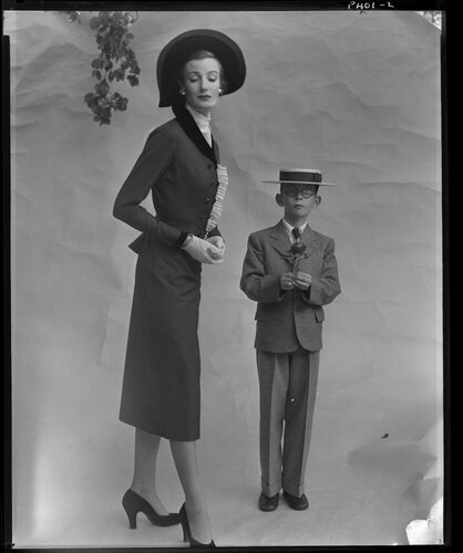 NP_NP05E2_1950_045B: London Collections