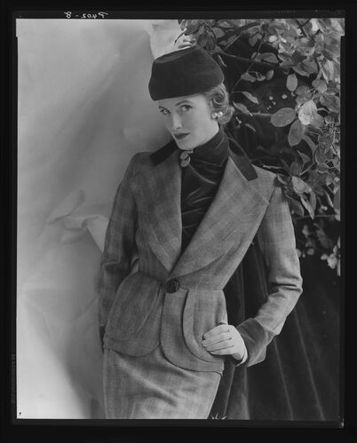 NP_NP05E2_1950_052A: 1950s Vogue