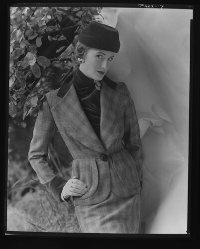 NP_NP05E2_1950_052B: 1950s Vogue