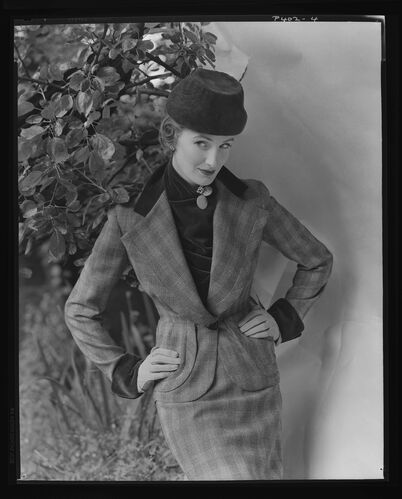 NP_NP05E2_1950_052E: 1950s Vogue