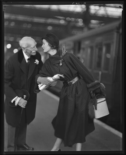 NP_NP05E2_1950_063G: Wenda and Park's Dad