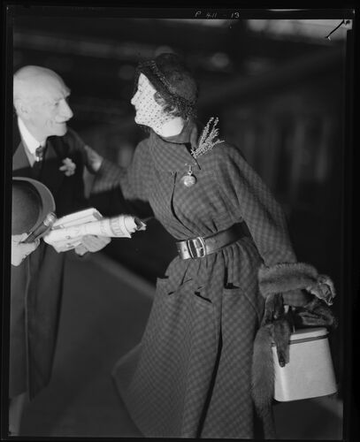 NP_NP05E2_1950_063L: Wenda and Park's Dad