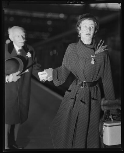 NP_NP05E2_1950_063M: Wenda and Park's Dad