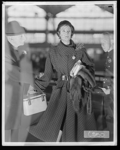 NP_NP05E2_1950_063N: 1950s Vogue