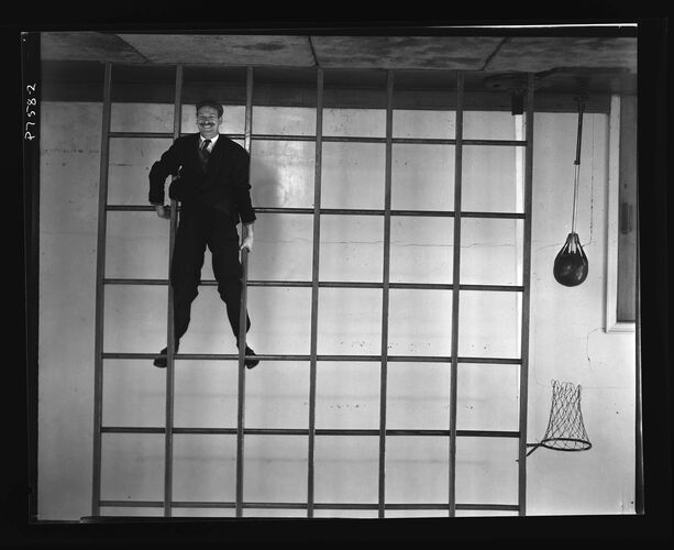 NP_NP05E2_1951_084: Parks Upside Down