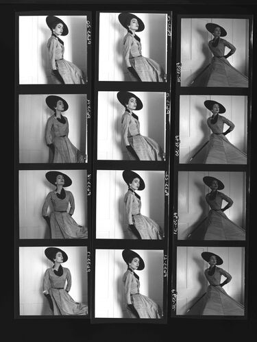 NP_NP05E3_1952_017H: 1950s Vogue