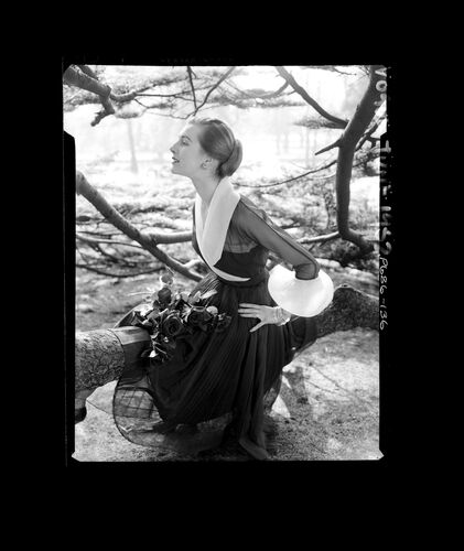 NP_NP05E3_1952_027: Vogue June 1952