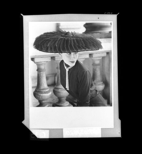 NP_NP05E3_1952_040: Legroux Soeurs' Hat