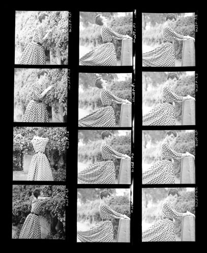 NP_NP05E3_1952_083B: 1950s Vogue