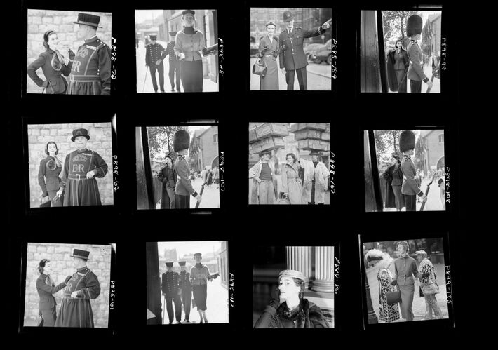 NP_NP05E3_1953_004: Beefeaters