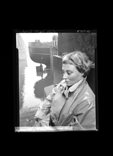 NP_NP05E3_1953_039: Vogue May 1953