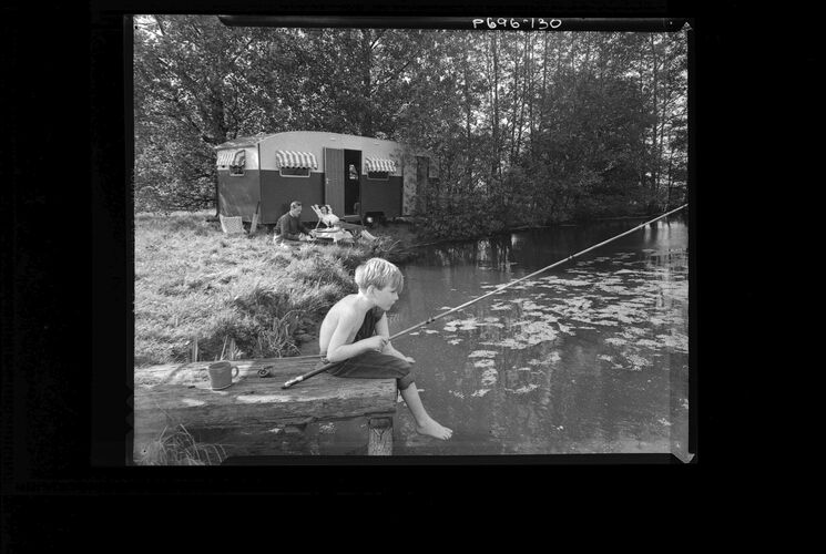 NP_NP05E3_1953_040: Caravans, 1950s Vogue