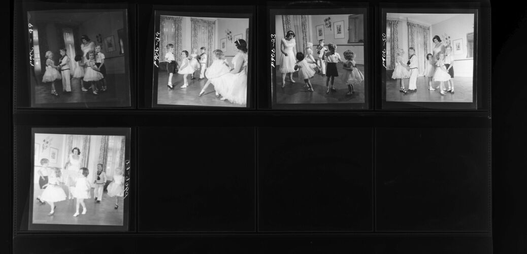 NP_NP05E3_1953_050: Vogue Children, 1950s Vogue