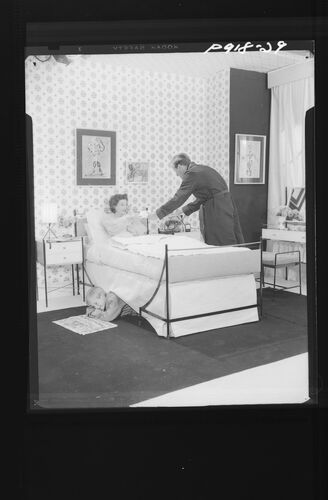 NP_NP05E3_1953_058: 1950s Vogue