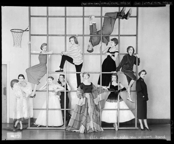 NP_NP05E3_1953_073: 1950s Vogue