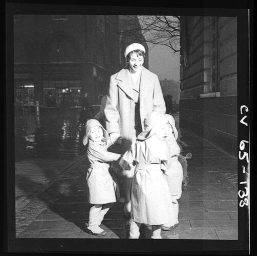 NP_NP05E3_1954_025: A Cheerful Crowd Go Out in Dirty Weather