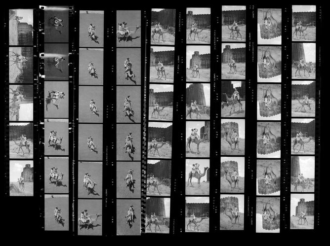 NP_NP05E3_1956_030B: India Vogue November 1956