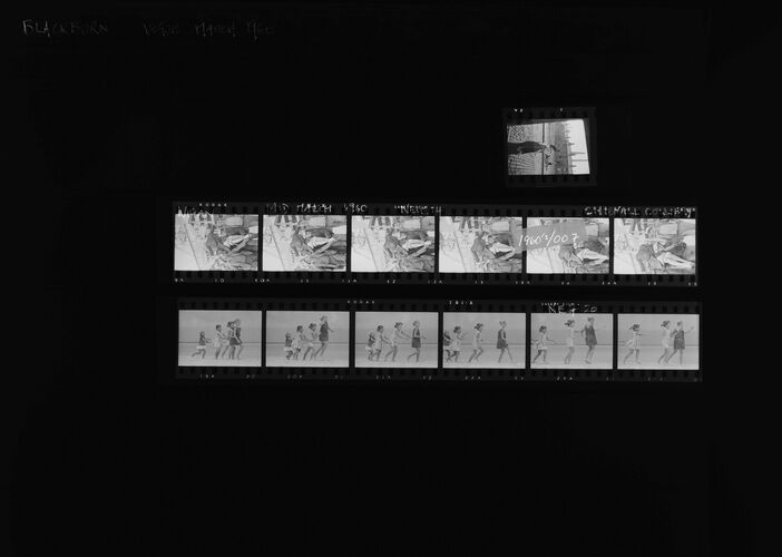 NP_NP05E4_002: 1960s Vogue