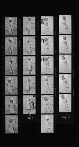 NP_NP05E4_063: 1960s Vogue