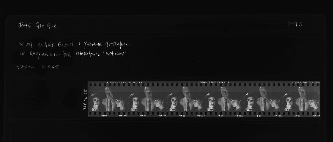 NP_NP05E4_072: John Gielgud