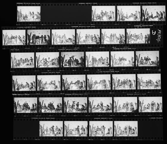 NP_NP09B_1974_021D: Apres Ski Children