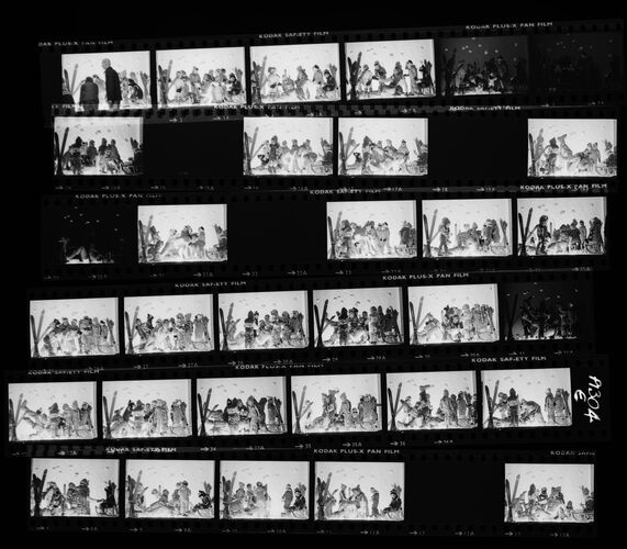 NP_NP09B_1974_021E: Apres Ski Children