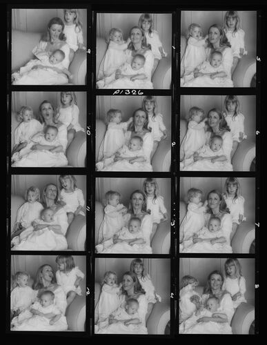 NP_NP09B_1974_029A: British Vogue 1974