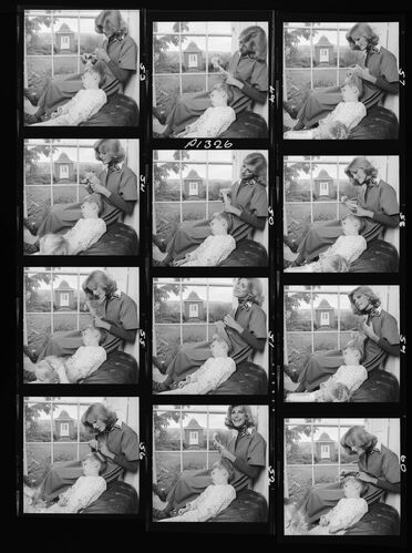 NP_NP09B_1974_029D: British Vogue 1974